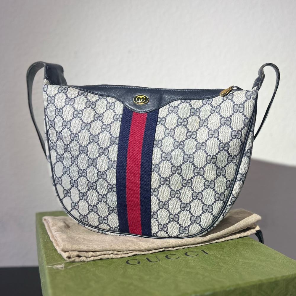 Gucci old vintage blue crescent bag Beautiful condition authenticated by PM